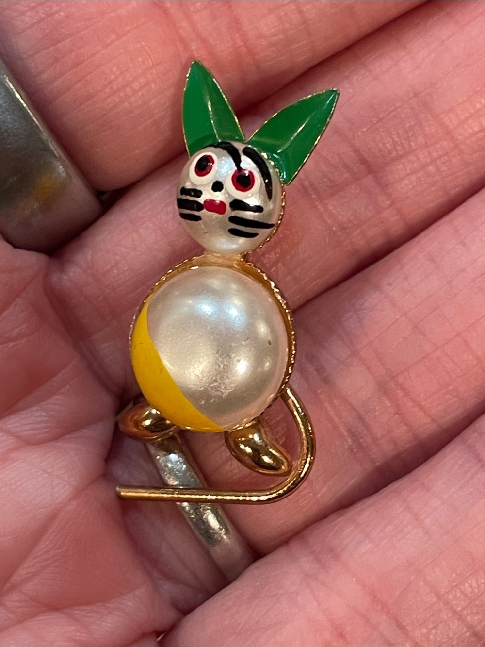 Mid century modern belly cat type design pin - Picture 3 of 3